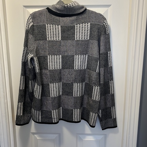 Belldini fall turtleneck sweater - Picture 3 of 4